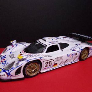 Maisto 1/18 Scale  1998 Porsche 911 GT1 Race Car
